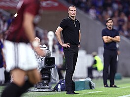 Kou� Brian Priske sleduje po�ínání Sparty v Lyonu s rozpaky.
