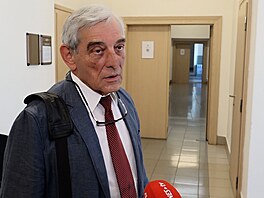 Advokát Michal Pacovský zastupuje ve sporu s �eským Diplomatickým servisem...