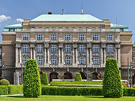 Budova Filozofické fakulty Univerzity Karlovy v Praze. (15. kv�tna 2013)