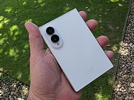 Samsung Z Fold 8