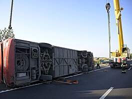 Na dálnici M3 u ma�arské obce Mez�keresztes havaroval polský autobus. (16....