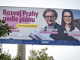 Kandidáti STAN do podzimních komunálních voleb na magistrát Petr Hlavá�ek a...