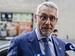 Ministr vnitra Lubomír Metnar dorazil na jednání s ministryní financí Alenou...