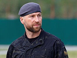 Ministr obrany Ukrajiny Jevhenij Chmara na poh�bu zakladatele ukrajinských...