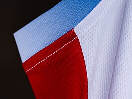 �eské barvy na reprezenta�ních dresech pro basketbalisty a basketbalistky.