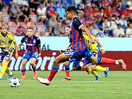Plze�ský Christophe Kabongo a jeho úsp�ná penalta proti Zlínu.