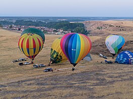 Mezinárodní balónová fiesta, 8 balón�. �pan�lsko, Francie, �výcarsko, Rakousko...