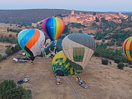 Mezinárodní balónová fiesta, 8 balón�. �pan�lsko, Francie, �výcarsko, Rakousko...