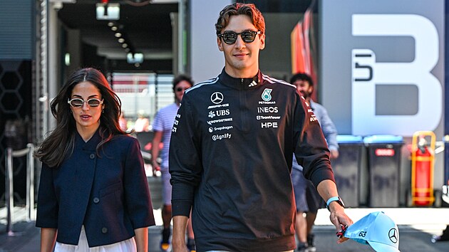 George Russell a Carmen Montero Mundtová