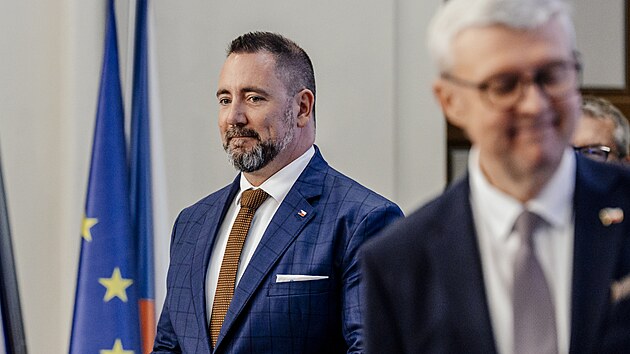 Tiskov� konference po jedn�n� vl�dy. Na sn�mku ministr �ivotn�ho prost�ed� Igor �erven�. (17. srpna 2026)