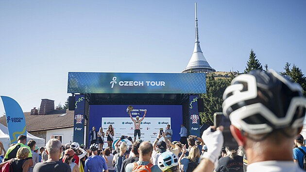 Michal Schuran obl�k� dres nejlep��ho vrcha�e na Czech Tour.