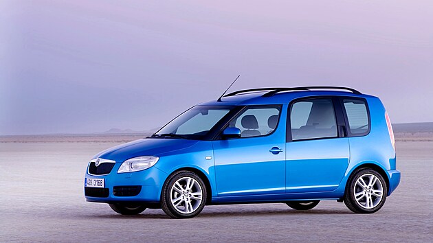 �KODA ROOMSTER (2006�2015): Unik�tn� MPV se syst�mem VarioFlex. 
V roce 2006 p�edstavila mladoboleslavsk� automobilka neobvykl� mal� rodinn� MPV Roomster, jemu� p�edch�zel stejnojmenn� koncept z roku 2003. 