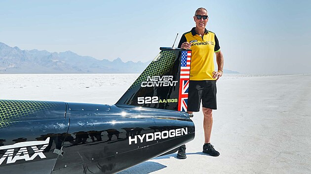 Britsk� pilot Andy Green ji� dr�� i ofici�ln� sv�tov� rychlostn� rekord dieselov�ho auta i pozemn�ho vozidla absolutn�. Dne 15. ��jna 1997 toti� dos�hl s vozem Thrust SSC neuv��iteln� rychlosti 1 227,985 km/h, ��m� jako prvn� �lov�k na zemi ofici�ln� p�ekonal rychlost zvuku. 
