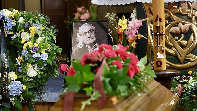Poslední rozloučení se spisovatelem Vladimírem Páralem - iDNES.cz