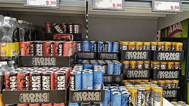 V Lidlu koup�te energy drink zna�ky Kong Strong ve dvou velikostech a p�ti p��chut�ch. Klasick� plechovka vyjde na 9,90 korun, p�llitrov� je dopln�n� o guaranu a �en�en.
