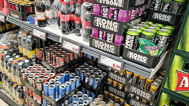 V Lidlu koup�te energy drink zna�ky Kong Strong ve dvou velikostech a p�ti p��chut�ch. Klasick� plechovka vyjde na 9,90 korun, p�llitrov� je dopln�n� o guaranu a �en�en.