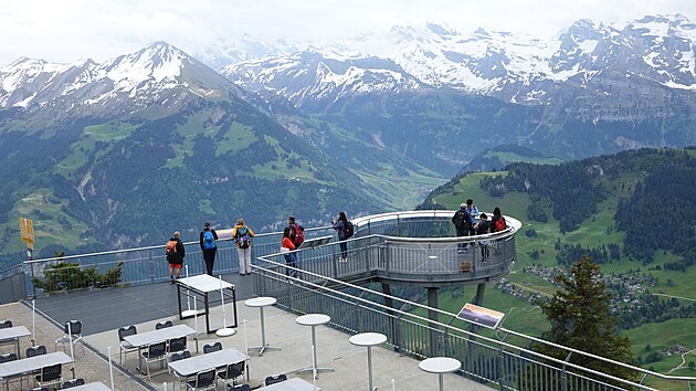 Cesta na Stanserhorn nen� jen nev�edn�m z�itkem, ale i zrcadlem �v�carsk� mentality. �v�ca�i jsou sice extr�mn� konzervativn�, z�rove� ale vlastn� nezkrotn�ho inova�n�ho ducha a jsou otev�en� i pro ty technicky nejzt�e�t�n�j�� n�pady.