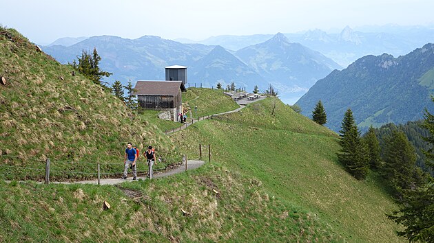 Trek nab�z� fantastick� panoramata. A to nejen na okoln� hory, ale i dol� na des�tku alpsk�ch jezer: od Zuger, Wichel, Sempacher, Sarnen, Hallwiler, Bannalp, Baldegger, Alpnacher a� po jezero Gerzensee.