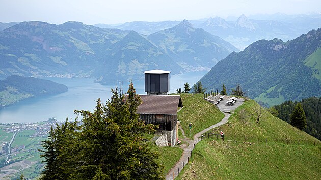 Trek nab�z� fantastick� panoramata. A to nejen na okoln� hory, ale i dol� na des�tku alpsk�ch jezer: od Zuger, Wichel, Sempacher, Sarnen, Hallwiler, Bannalp, Baldegger, Alpnacher a� po jezero Gerzensee.