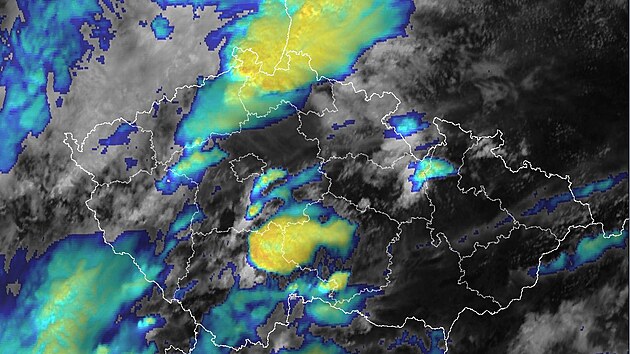 Silné bouřky postupují Českem. Udeřil vítr i přívalový déšť, hrozí supercely