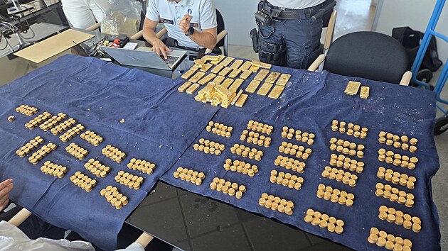D�lníci narazili na zlatý poklad p�i stavebních pracech v Dendermonde nedaleko...