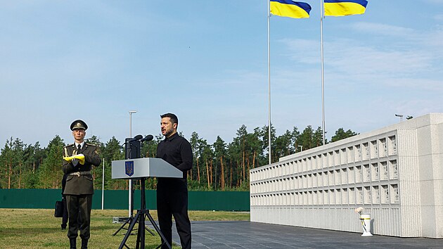 Zakladatele ukrajinsk�ch nacionalist� Jevhena Konovalece poh�bili s poctami u Kyjeva. (18. srpna 2026)