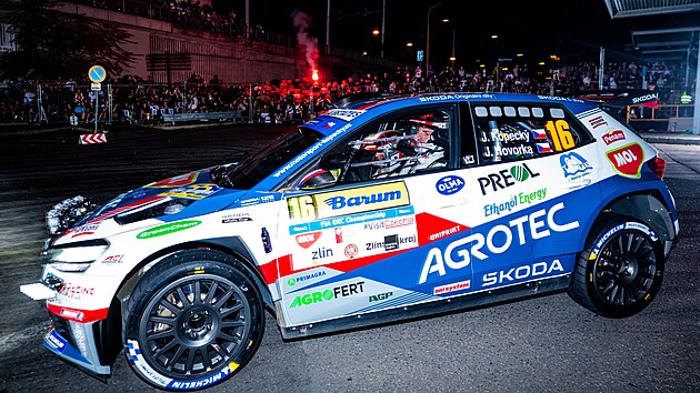 Jan Kopeck� se sv�m vozem na trati Barum Czech Rally.