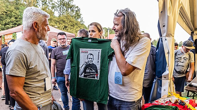 Prezident Petr Pavel se objevil na zah�jen� festivalu TrutnOFF. Prov�zel ho po�adatel Martin V�chet. (13. srpna 2026)
