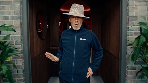Frontman kapely Jamiroquai Jay Kay se po 30 letech vr�til ke sv�mu klipu Virtual Insanity. (10. srpna 2026)