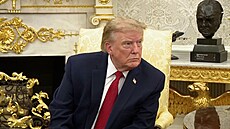 Prezident USA Donald Trump p�i setkání se severokorejským v�dcem Kim �ong-unem (vlevo) roce 2019.