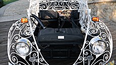 Krajkový Volkswagen Brouk mí�í do aukce. (27. �ervna 2026)