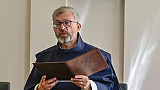 Ústavní soudce Zde�ek Kühn �te rozhodnutí o stí�nosti Tomá�e Ji�ikovského,...