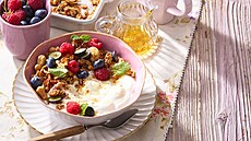 Domácí granola s vla�skými o�echy