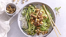 Kv�táková rý�e a teriyaki ku�e