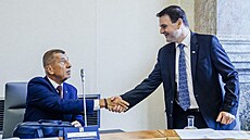 První sch�ze vlády po dvoutýdenní vládní p�estávce. Na programu je mimo jiné...