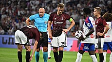 Momentka z utkání mezi Lyonem a Spartou ve t�etím p�edkole Ligy mistr�.