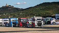 Ob�í taha�e, osm závod� a pravé NASCAR. Most za�ije finále prázdnin