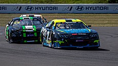 Ob�í taha�e, osm závod� a pravé NASCAR. Most za�ije finále prázdnin