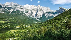 Albánie jako by �echy poslední léta p�itahovala �ím dál víc. D�ív do ní...