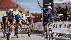 Reef Roberts vít�zí v první etap� West Bohemia Tour 2025.