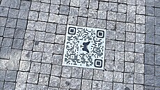 QR kód i motýli odkazují na �eskoslovenské letce.