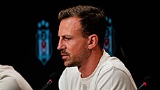 Vladimír Darida z Hradce Králové hovo�í na tiskové konferenci p�ed zápasem...