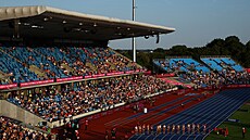 Atletky se v Birminghamu staví na start p�tikilometrové trati.