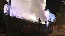 V Bradá�ov� na Táborsku sho�ely dva rodinné domy a stodola. (13. srpna 2026)
