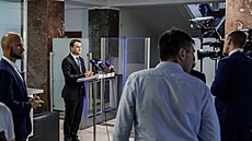 Ministr zahrani�í Petr Macinka dorazil na jednání s ministryní financí Alenou...