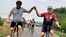 Jezdci na vysokých kolech ujeli mezi Vídní a Berlínem tém�� 700 kilometr�.