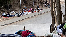 Stovky migrant�, kte�í pronikli do Ceuty, na protestu po�adovaly azyl. (15....