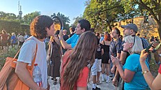Pet�ín zaplnily kv�li zatm�ní Slunce stovky nad�enc�. Do �tefánikovy hv�zdárny...