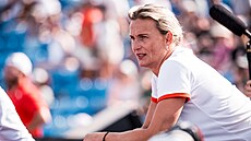 Barbora �potáková v roli trenérky na mistrovství Evropy v Birminghamu.