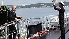 Vladimir Putin nav�tívil b�hem cesty po Dálném Východ� i Kurily, o n� Rusko...